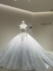 点击看大图 -Renee芮亦婚纱