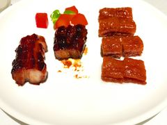 脆皮BB猪拼黑叉烧脆叉烧三拼-炳胜品味(海印总店)