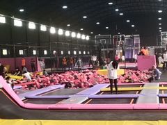 -嘿哟动霸CHUA·新潮玩运动娱乐中心·蹦床滑冰团建乐园