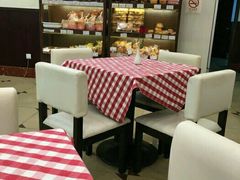 -红宝石·鲜奶小方·海派西点房(南丹店)