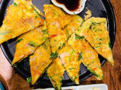 海鲜葱饼-明洞阿姨·韩式酱蟹烤肉·创意料理(三元桥店)