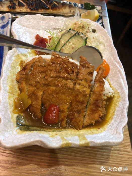 魟阳日式料理(香积寺路店)猪排咖喱饭图片