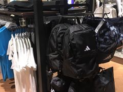 -阿迪达斯(百联徐汇商业广场运动旗舰店)