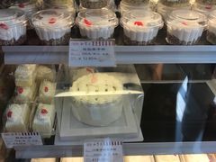 -红宝石·鲜奶小方·海派西点房(南丹店)