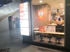 门面-麦当劳(轻轨曹杨路店)