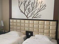 -昆明朗威酒店(昆明站火车站双桥夜市风情街店)