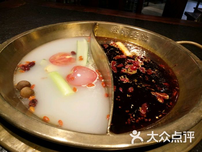 私蜀老灶火锅(八角店)鸳鸯锅底图片 - 第1张