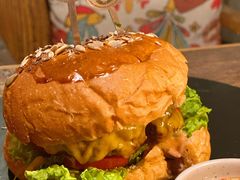 烤菠萝汉堡-HIGH FIVE哈福手工汉堡(桂林路店)