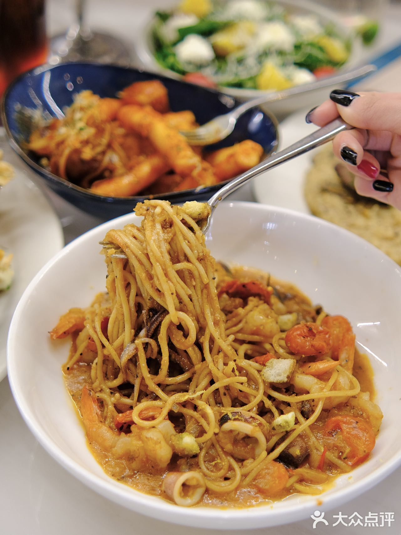 “请吃饭的漂亮姐姐🍽️”  