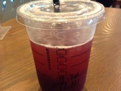 女神节特饮-星巴克(广州南站A18检票口楼上)
