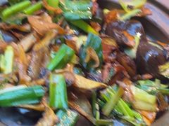 爆炒赤松茸黑牛肝菌-云海肴云南菜·蒸汽石锅鱼(青岛万象城店)
