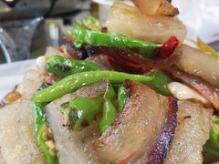 苕粉土豆粑炒腊肉-山间农家