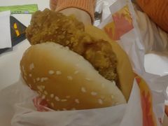-麦当劳(上海虹桥站30B检票口楼上)