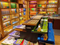 -新华里咖啡书吧(新华书店小寨店)