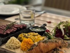 -Mark&Mars Restaurant