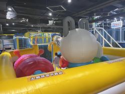 -反弹蹦床公园·亲子乐园·团建·派对(青岛融创茂店)