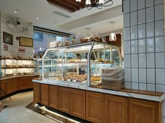 面包甜点陈列柜-老大昌(淮海中路店)