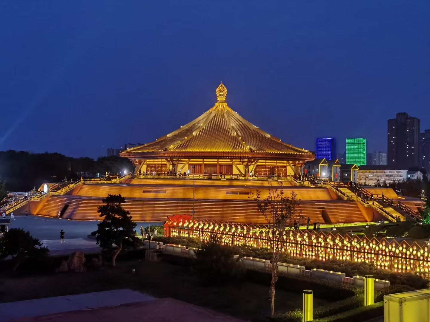 电动车很多,所以洛阳看着很安静,明堂天堂夜景很漂亮