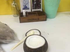 -志龙皇冠吃货椰子铺