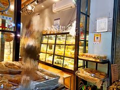 面包甜点陈列柜-宏发红西饼屋(天津路店)