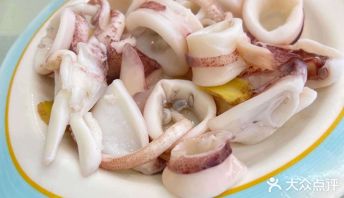 对虾和海蛎也很多，足足的料，满满一大碗