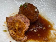 鸭蛋黄狮子头-梅飞酒家(名辉豪庭店)