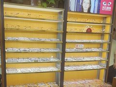-优医视平价眼镜蔡司依视路折扣工厂店(十里堡店)