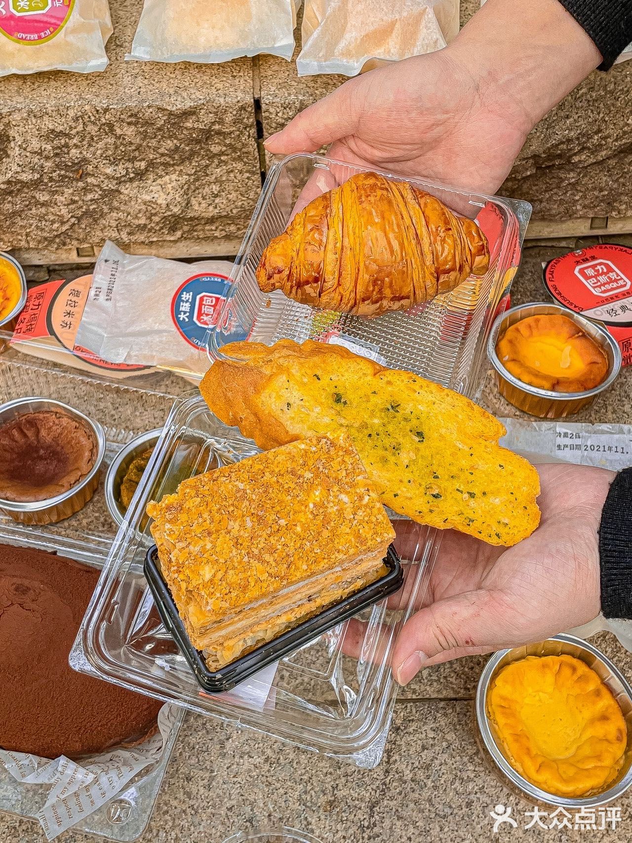 重庆也有冰面包了💥吧唧一口会爆浆‼️