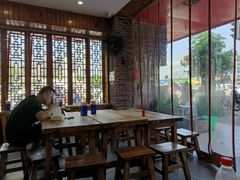 靠窗位-西环肥仔螺蛳粉(总店)