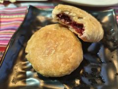 云南现烤鲜花饼-香巴拉云南餐厅(华莱坞店)