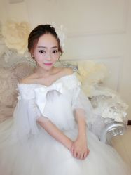 -艾米丽婚纱礼服