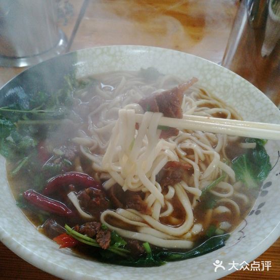 周记牛肉面馆(兴业路店)