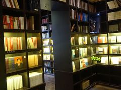 -钟书阁(松江泰晤士小镇店)