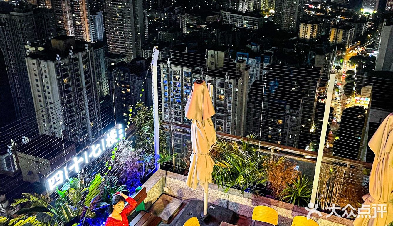 重庆8D魔幻都市｜顶楼烟火气的大排档
