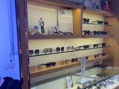 -光明眼镜·蔡司授权(徐泾店)