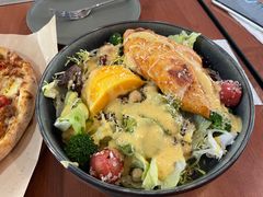 秘制鸡肉芒果牛油果沙拉-魏斯理汉堡(西安沣东吾悦店)