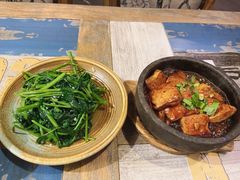 傣家石锅焖豆腐-滇越乘象云南餐厅(豆各庄店)