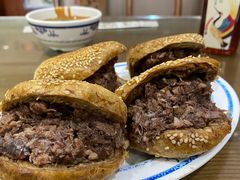 烧饼夹烧牛羊肉-老爆肚满五香烧牛羊肉