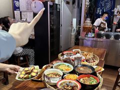 -爆炸头阿姨小四川正宗川味小吃(无任何分店)