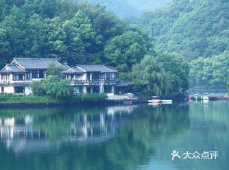 在浙江杭州下属的桐庐县的芦茨村