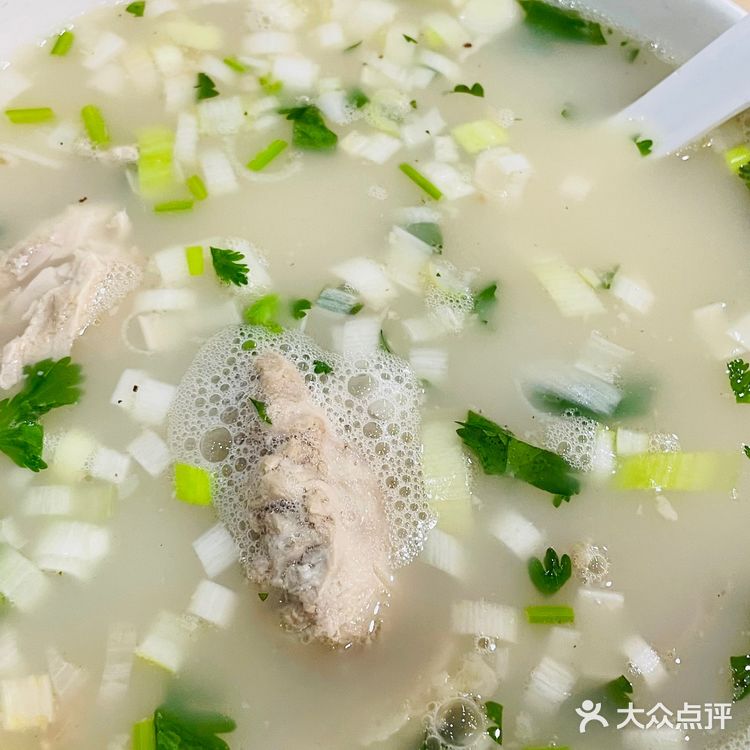 作为一家羊汤馆，我最离不开的竟然是他家的免费咸菜