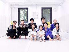 -菠萝格斗巴西柔术训练馆