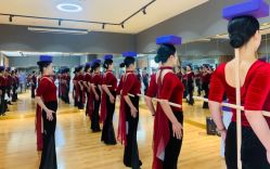 -胡贝儿形体礼仪女子学堂