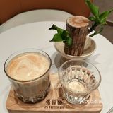 约上那个爱吃甜品和拍照的闺蜜[自拍]在小花园喝下午茶[调皮][咖啡]