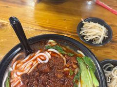 -丽虹云南过桥米线(兴工街店)