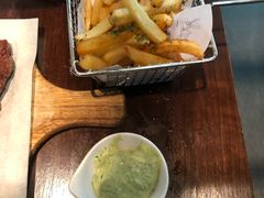 牛油果酱佐薯条-新鲜誌·新派食集(万象天地店)