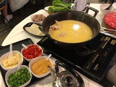 -鲜入围煮花胶鸡海鲜火锅