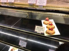 面包甜点陈列柜-老佛爷饼店