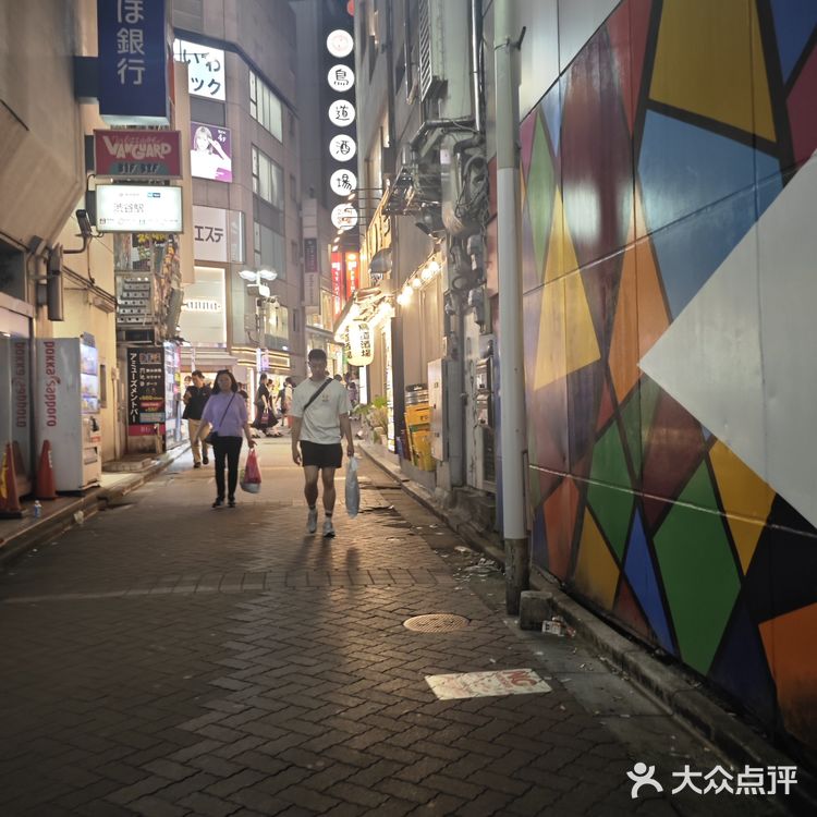  在东京难得能听到 肆意喧闹大声的地方!