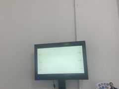 -天空之镜眼镜店蔡司依视路配镜授权零售店(望京颐堤港店)